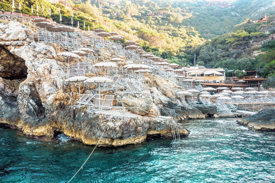 Private beach nearby, white sand, free beach shuttle, beach towels