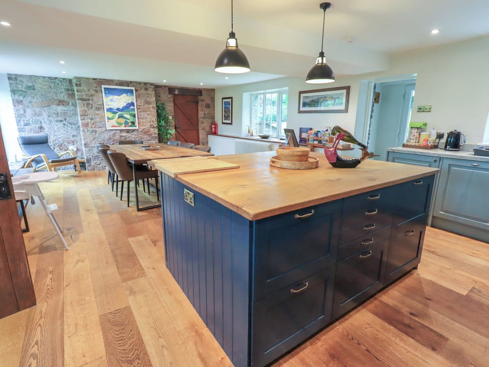 Cottage | Dining