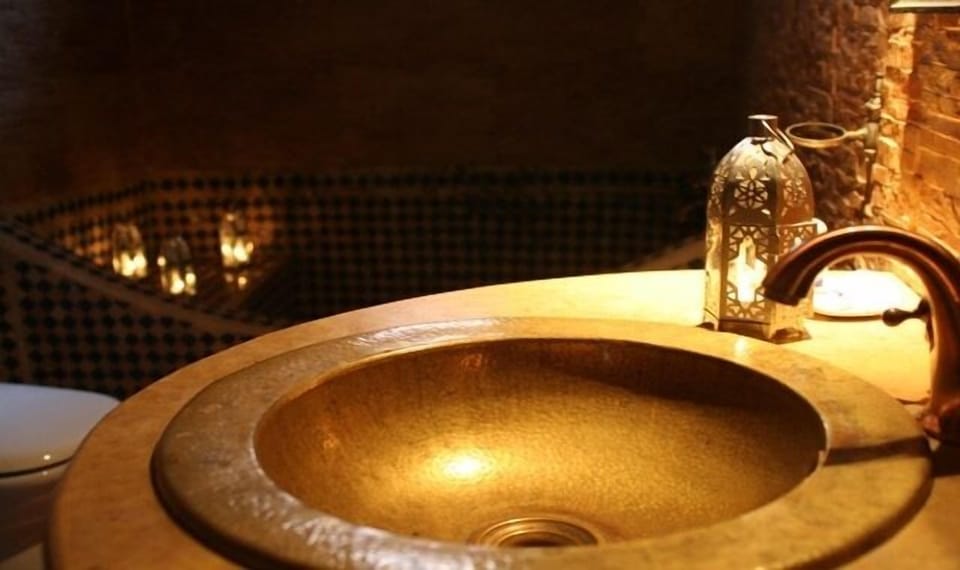 Triple Room | Bathroom sink