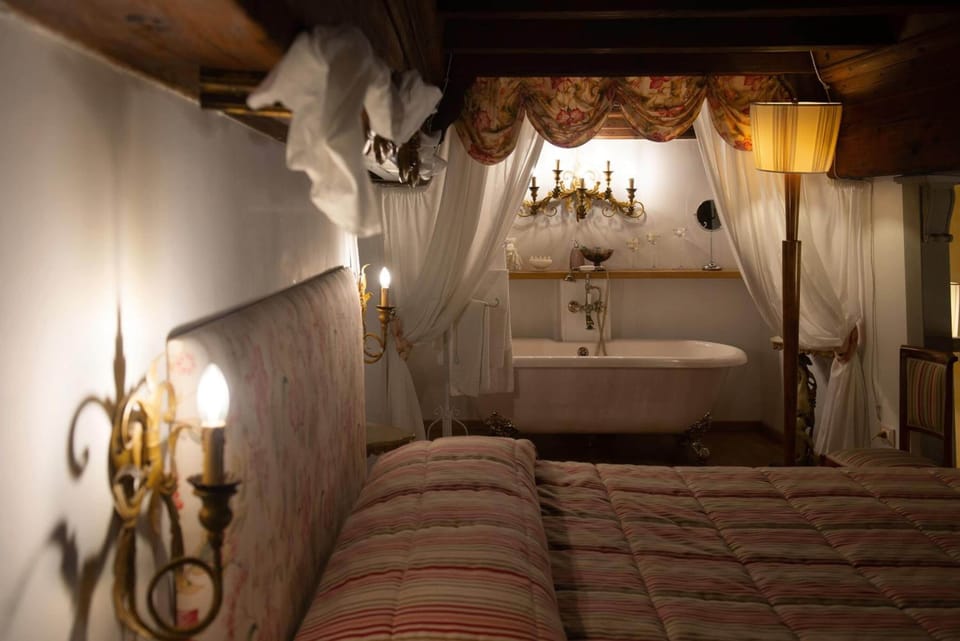 Deluxe Duplex, City View | 1 bedroom, Egyptian cotton sheets, premium bedding, pillowtop beds
