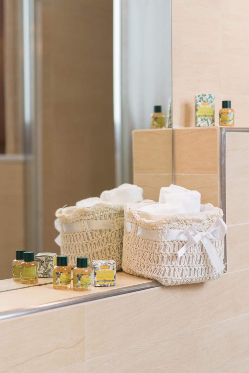Classic Duplex, Courtyard View | Bathroom | Free toiletries, hair dryer, bidet