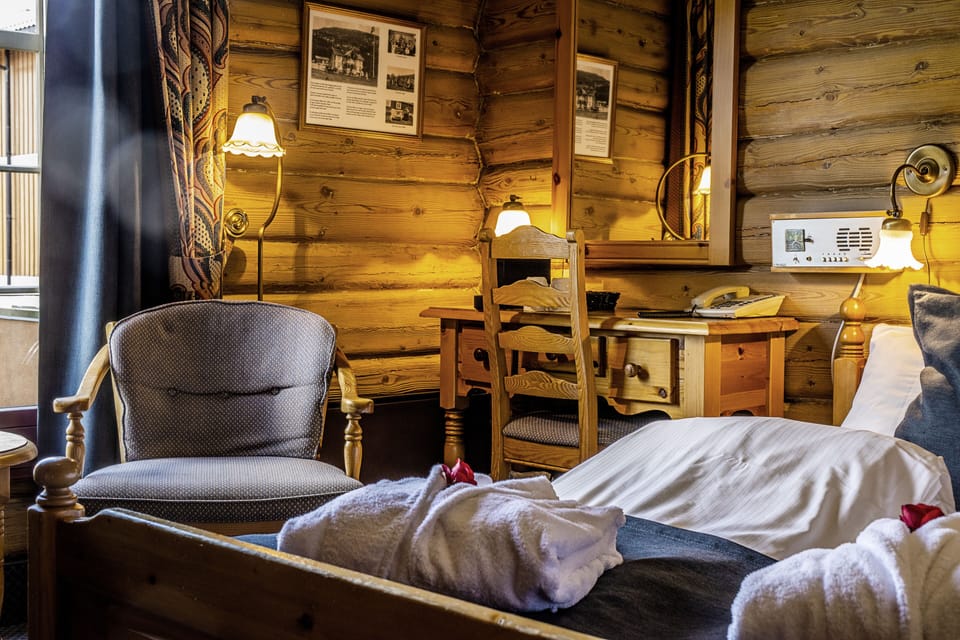 Standard Room, 1 Double Bed | Pillowtop beds, desk, free WiFi, bed sheets