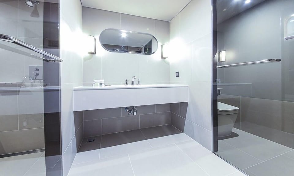 (No smoking) VIP styler twin | Bathroom | Shower, free toiletries, hair dryer, bathrobes