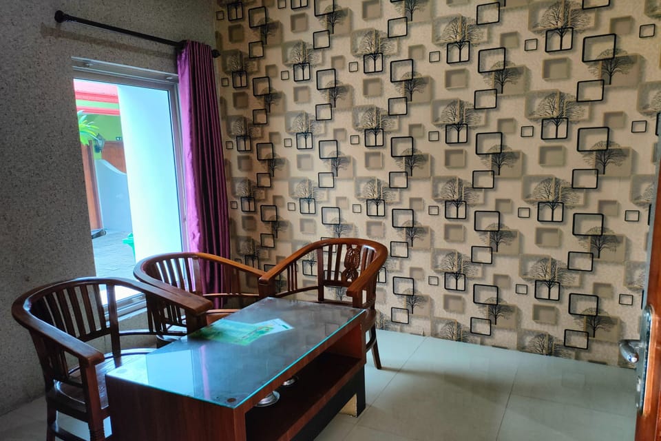 Luxury Room | Desk, WiFi (free), bed sheets