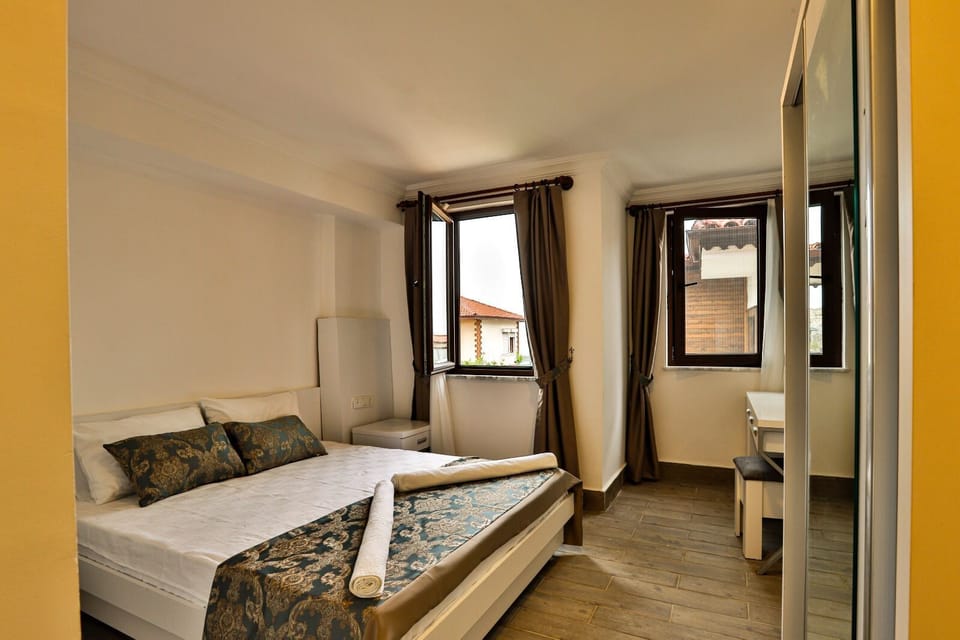 Basic Double Room | Hypo-allergenic bedding available, minibar, desk, WiFi (free)