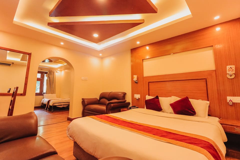 Executive Studio Suite | Egyptian cotton sheets, premium bedding, Select Comfort beds, desk