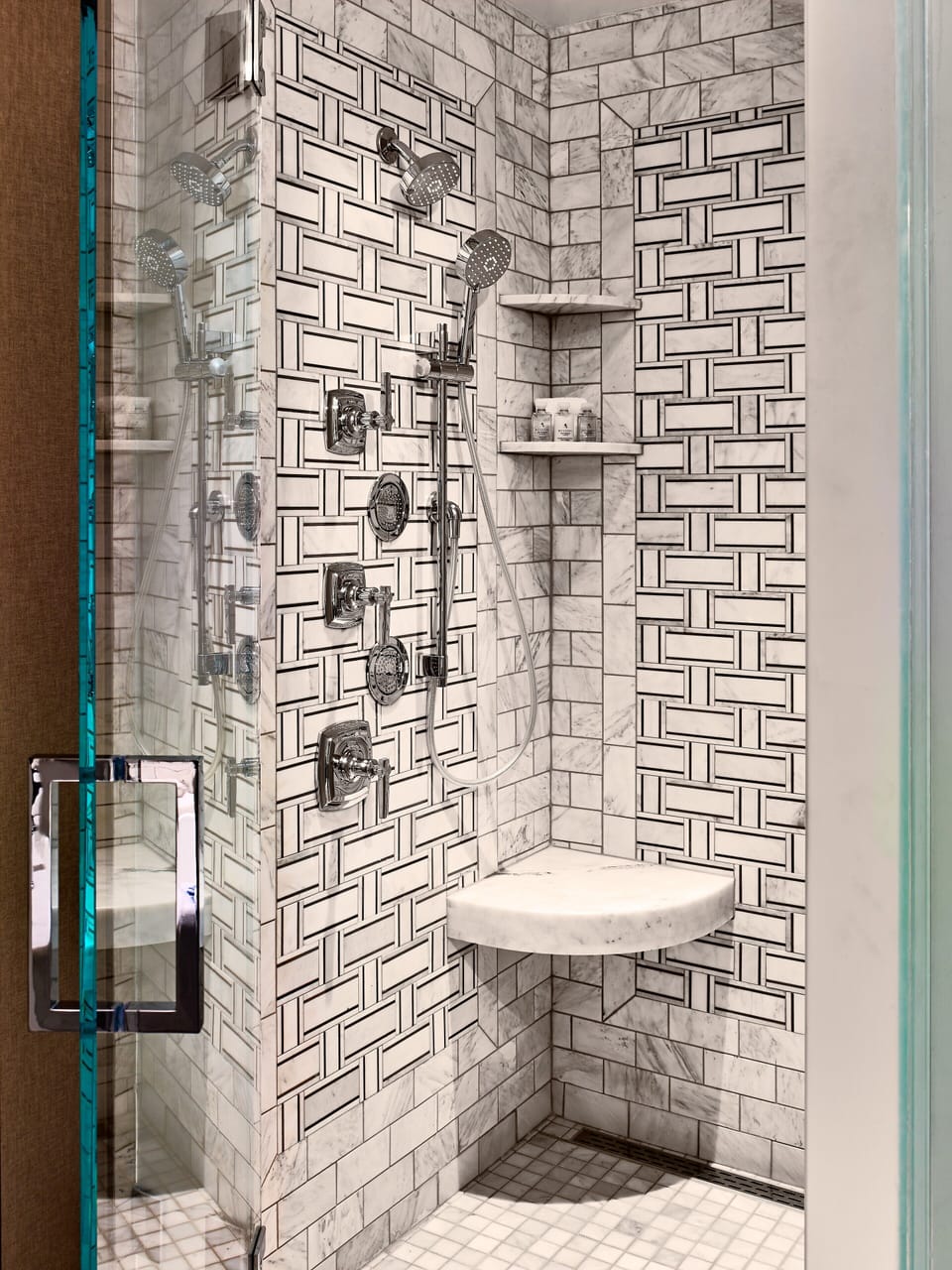 Separate tub and shower, free toiletries, hair dryer, bathrobes