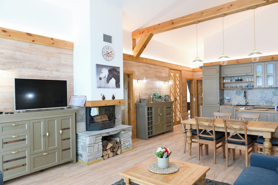 Deluxe Chalet, 3 Bedrooms, Sauna, Mountain View | Private kitchen | Fridge, microwave, oven, stovetop