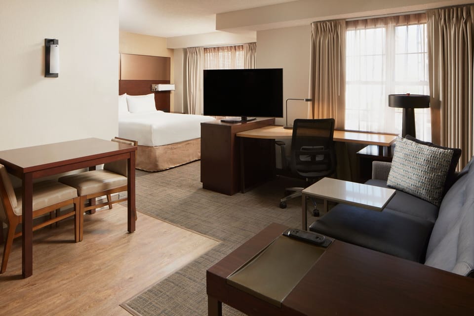 In-room safe, individually decorated, individually furnished, desk
