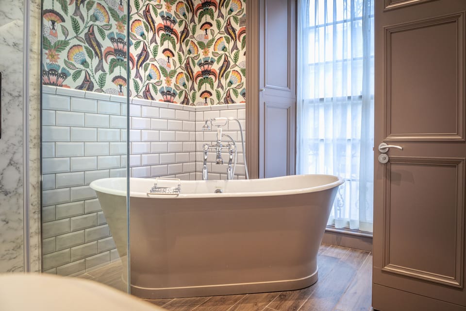 Deluxe Double Room | Bathroom | Free toiletries, hair dryer, bathrobes, slippers