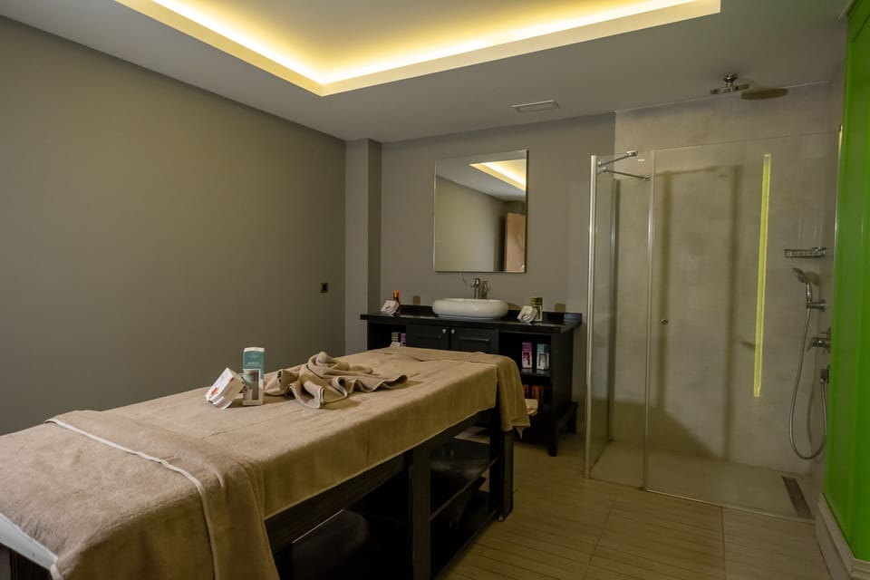 Couples treatment rooms, Turkish bath, body treatments, aromatherapy