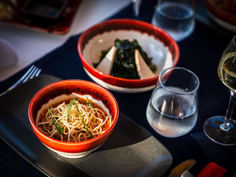 6 restaurants; breakfast, lunch, and dinner served