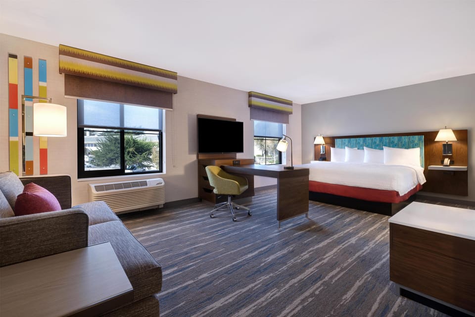 Studio, 1 King Bed, Refrigerator & Microwave (Wet bar) | Desk, laptop workspace, blackout drapes, soundproofing