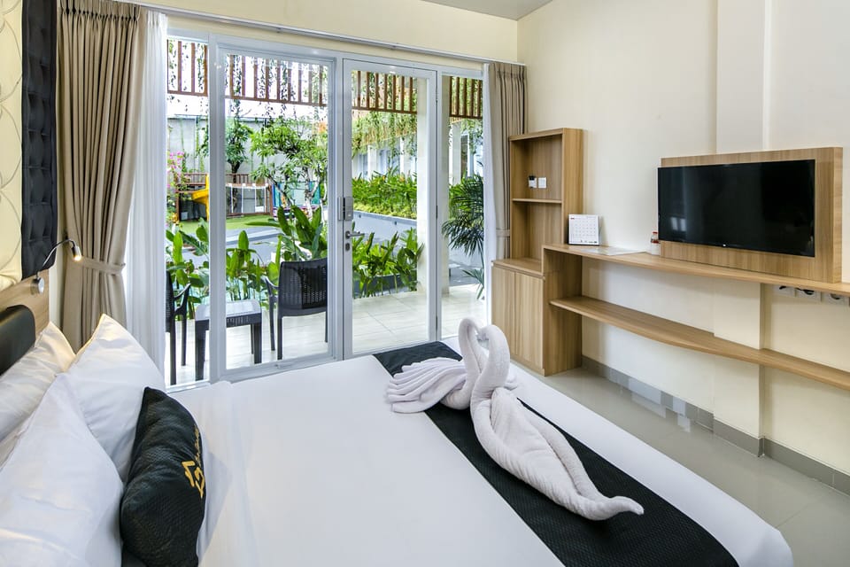 Grand Deluxe | In-room safe, desk, blackout drapes, soundproofing