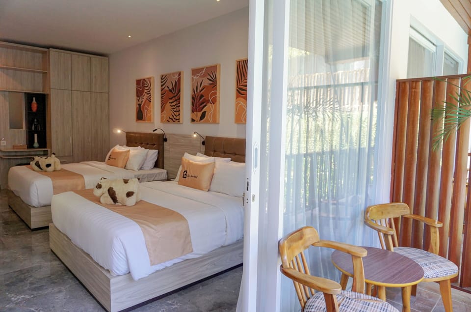 Family Room | In-room safe, desk, blackout drapes, soundproofing
