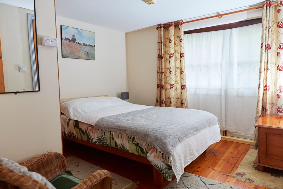 Sea View 1-bed Cottage With Private Garden Cottage in County Cork