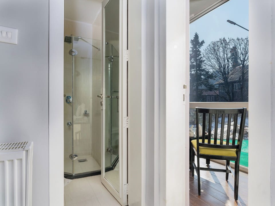 Premium Room, Balcony, Mountain View | Bathroom | Shower, rainfall showerhead, designer toiletries, hair dryer