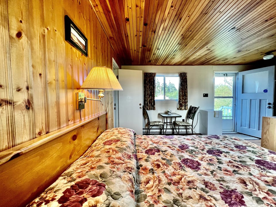 Superior Suite, 3 Bedrooms, Poolside | Free WiFi, bed sheets