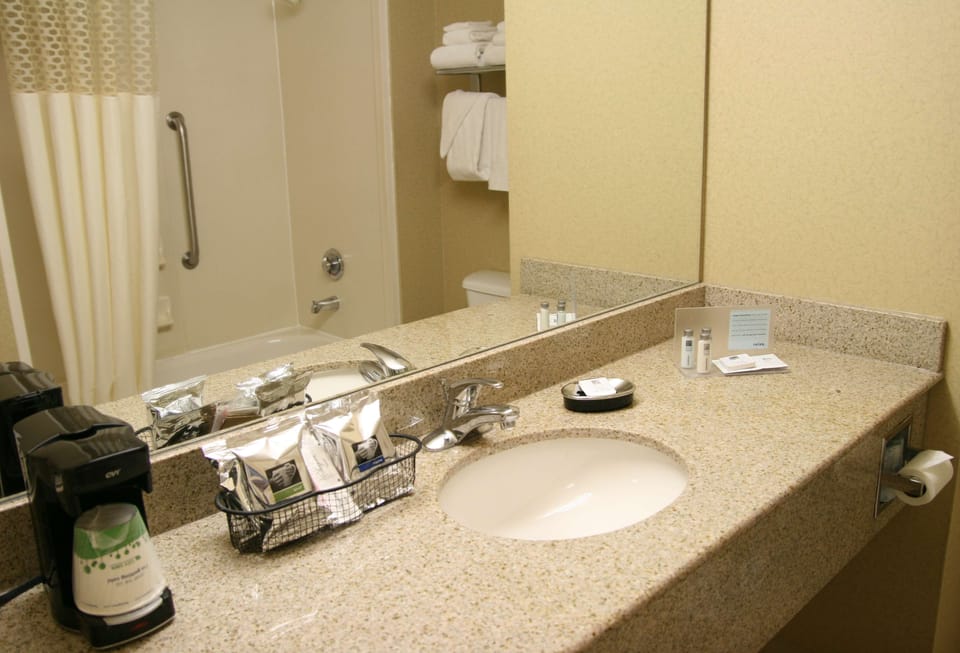 Free toiletries, hair dryer, bathrobes, towels