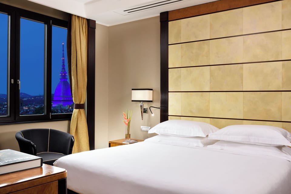 Junior Suite, City View | Hypo-allergenic bedding available, minibar, in-room safe, desk