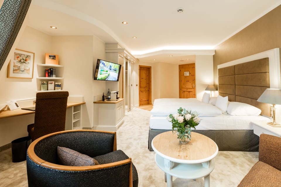 Premium Double Room, 1 King Bed | Hypo-allergenic bedding, minibar, in-room safe, individually decorated