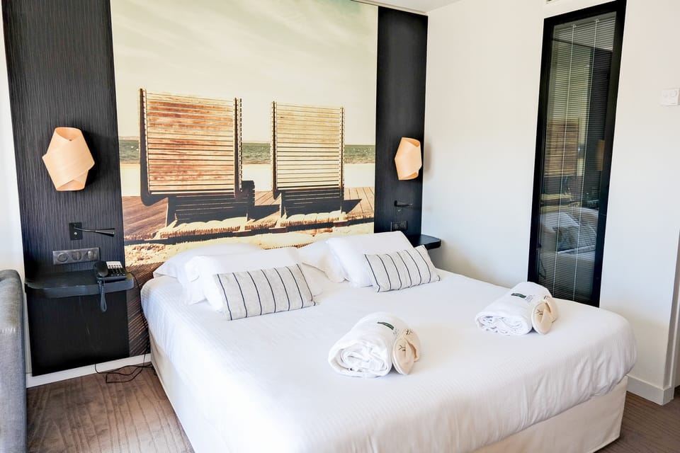 Chambre Double Exclusive, balcon, vue piscine | In-room safe, individually decorated, individually furnished