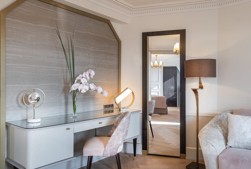 Deluxe Suite | In-room safe, blackout drapes, soundproofing, iron/ironing board
