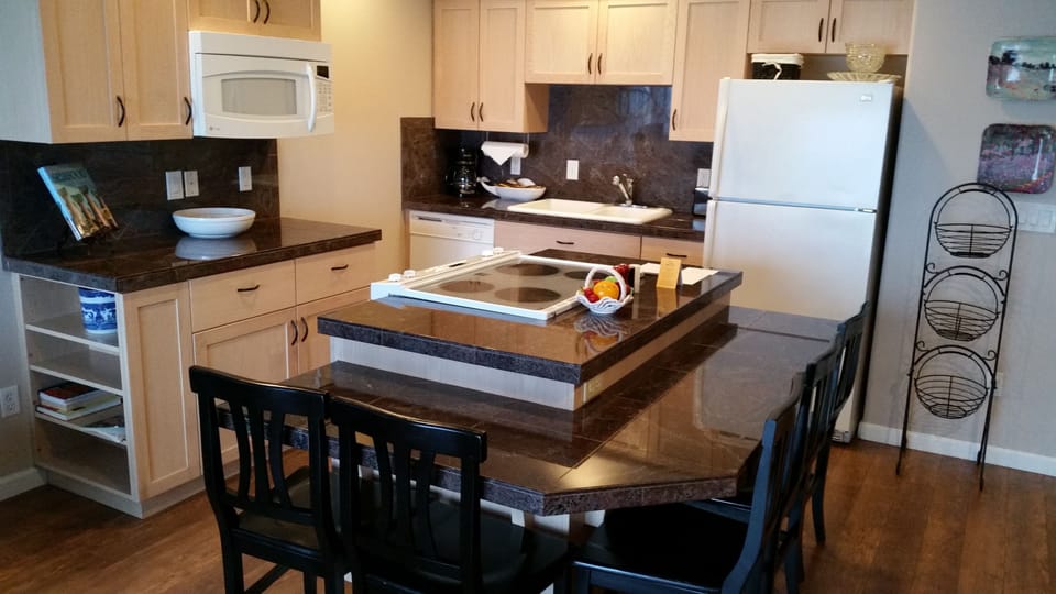 Condo, 3 Bedrooms, Marina View (Not-Pet Friendly) | Private kitchen | Microwave, coffee/tea maker, toaster, cookware/dishes/utensils