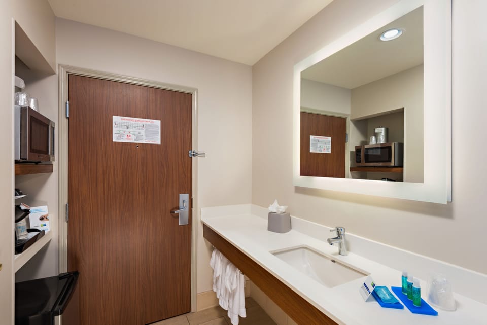 Combined shower/tub, hair dryer, towels, soap