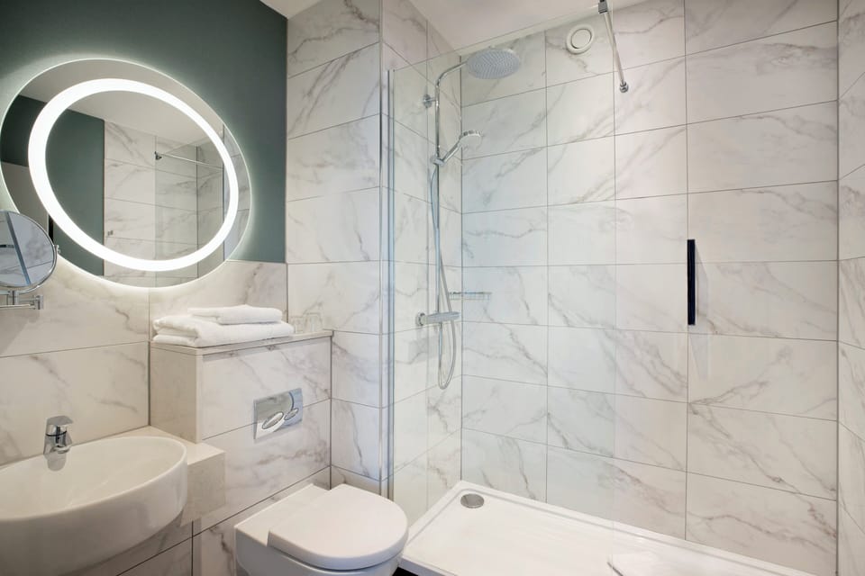 Shower, free toiletries, hair dryer, towels