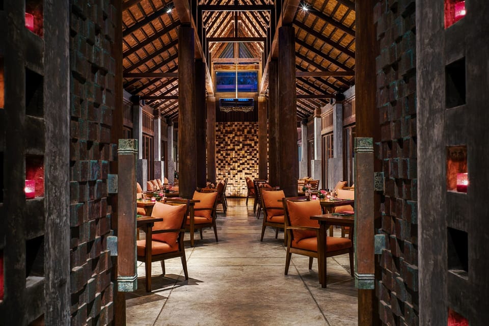 5 restaurants; breakfast and dinner served