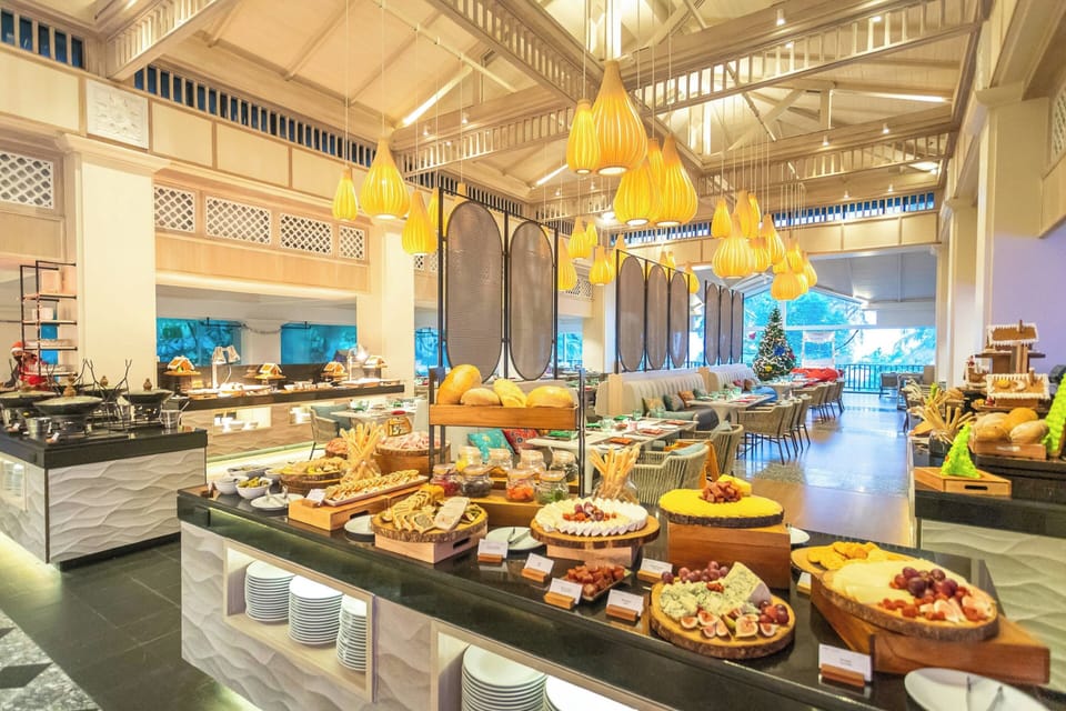 5 restaurants, breakfast, dinner served; Italian cuisine