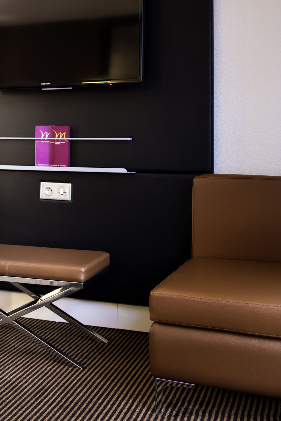 Privilege, Superior Room, 1 Double Bed with Sofa bed | Living area | 40-inch flat-screen TV with satellite channels, TV