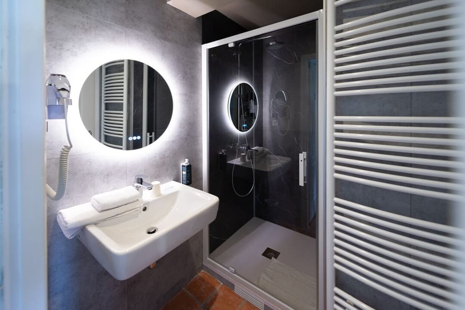 Standard Room | Bathroom | Free toiletries, hair dryer, children's robes, towels