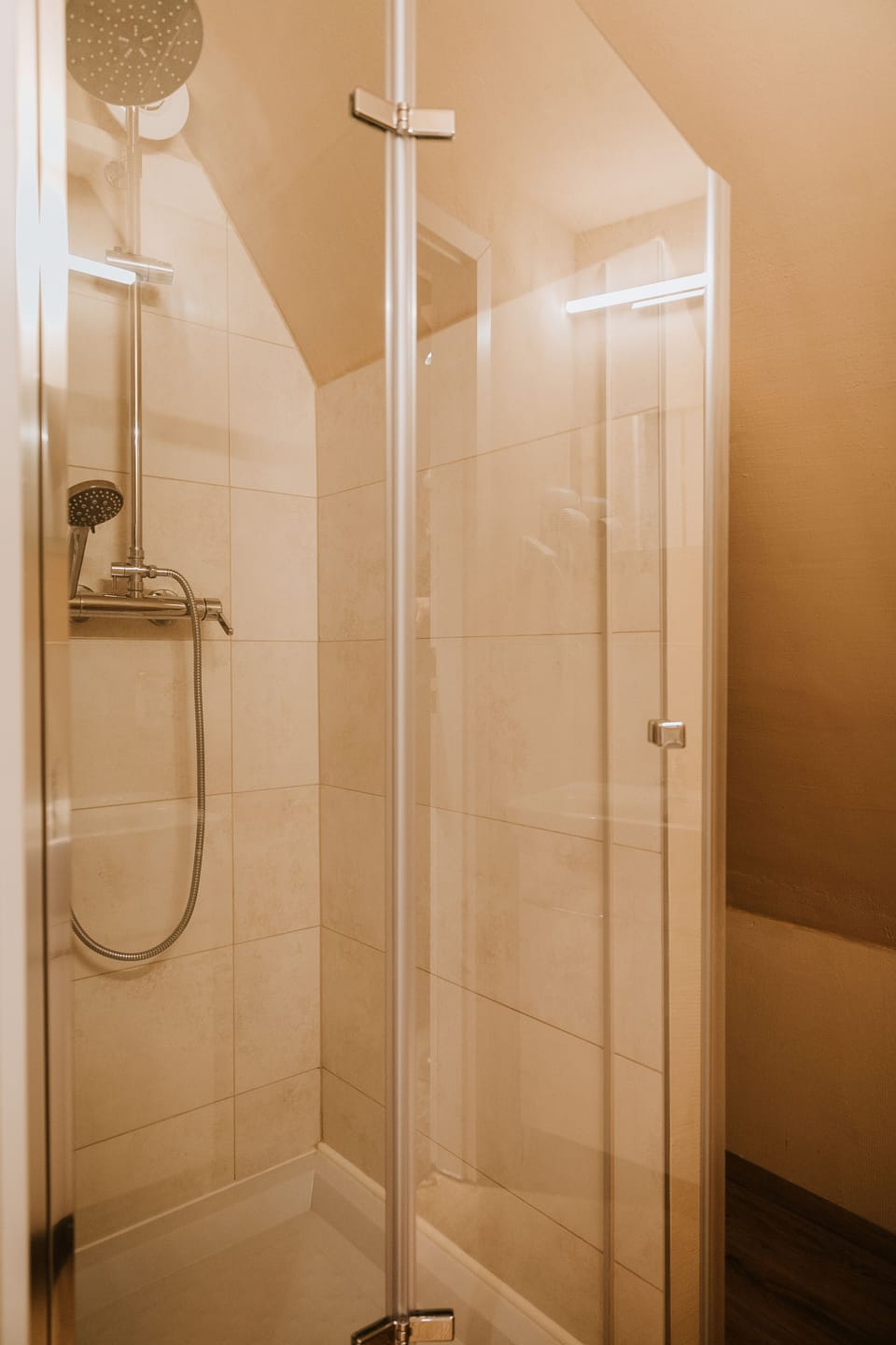 Classic Quadruple Room | Bathroom | Shower, hair dryer, towels, soap