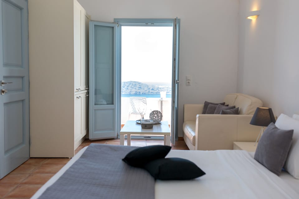 Junior Suite, Sea View (Outdoor Heated Jetted Tub) | 1 bedroom, in-room safe, individually decorated, individually furnished