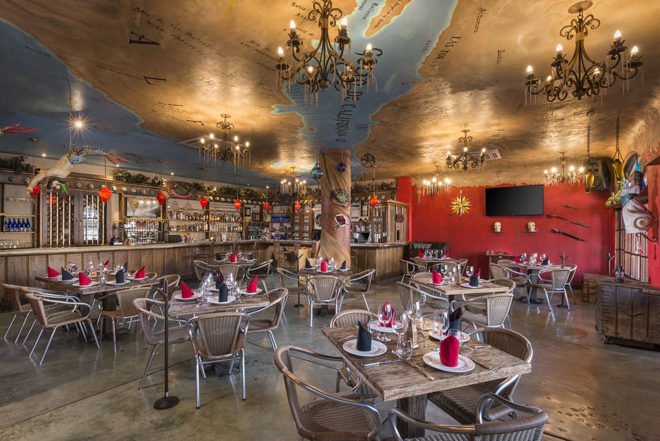 8 restaurants; breakfast, lunch, and dinner served
