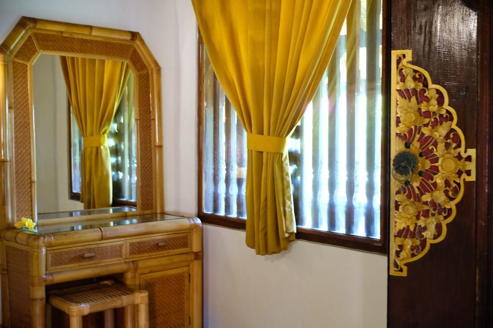 Duplex (Duplex Star) | Living area | 32-inch TV with cable channels, books