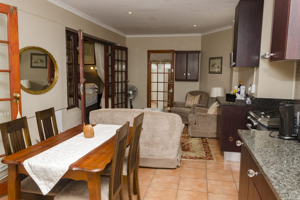 Family Suite (9) | Living area | 32-cm flat-screen TV with satellite channels, TV, DVD player