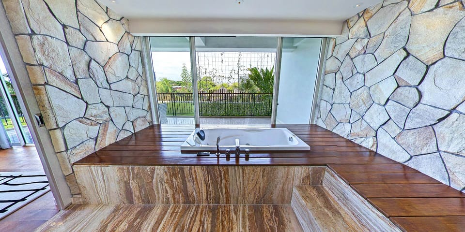 TStone Jacuzzi Suite (Standard Check Out at 2:00 PM) | Bathroom | Free toiletries, hair dryer, bathrobes, slippers