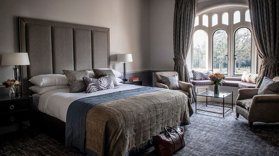 Feature Room | Premium bedding, minibar, in-room safe, desk