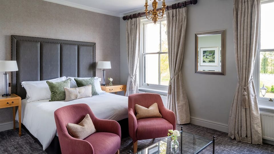 Classic Double with Feature | Premium bedding, minibar, in-room safe, desk