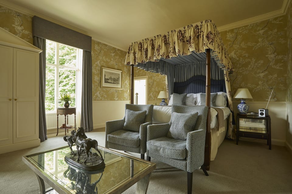 Junior Suite | Hypo-allergenic bedding available, in-room safe, desk