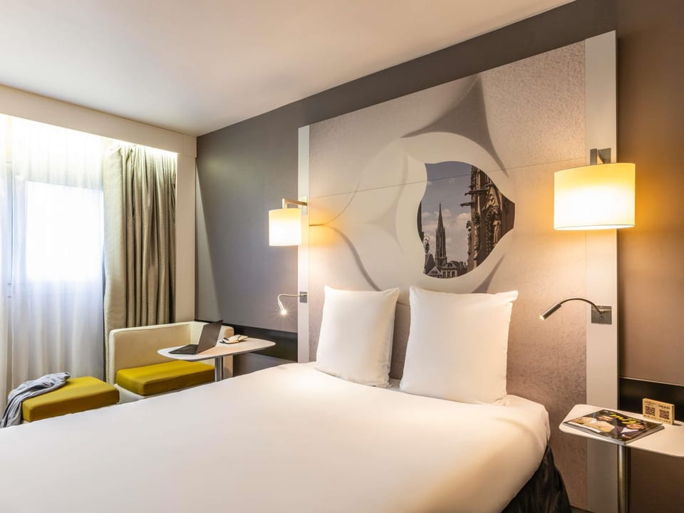 Classic Double Room, 1 Double Bed | In-room safe, desk, blackout drapes, soundproofing