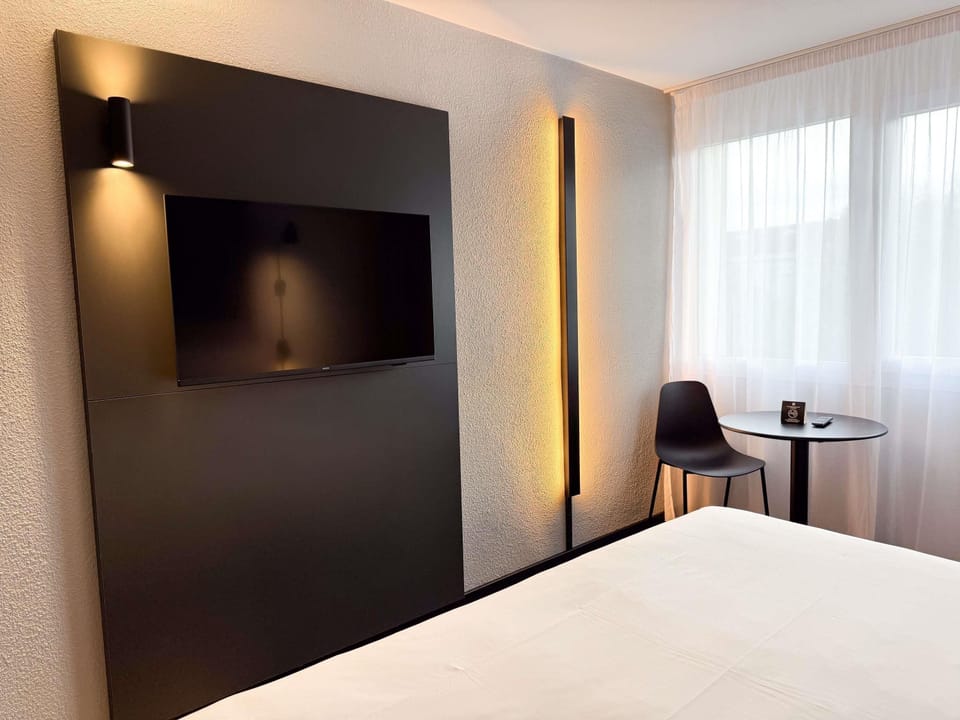 Standard Room, 1 Double Bed | 1 bedroom, desk, soundproofing, iron/ironing board