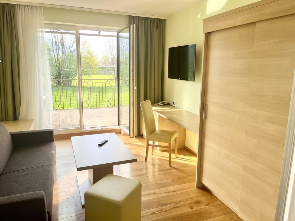 Deluxe Double Room | Free WiFi, bed sheets