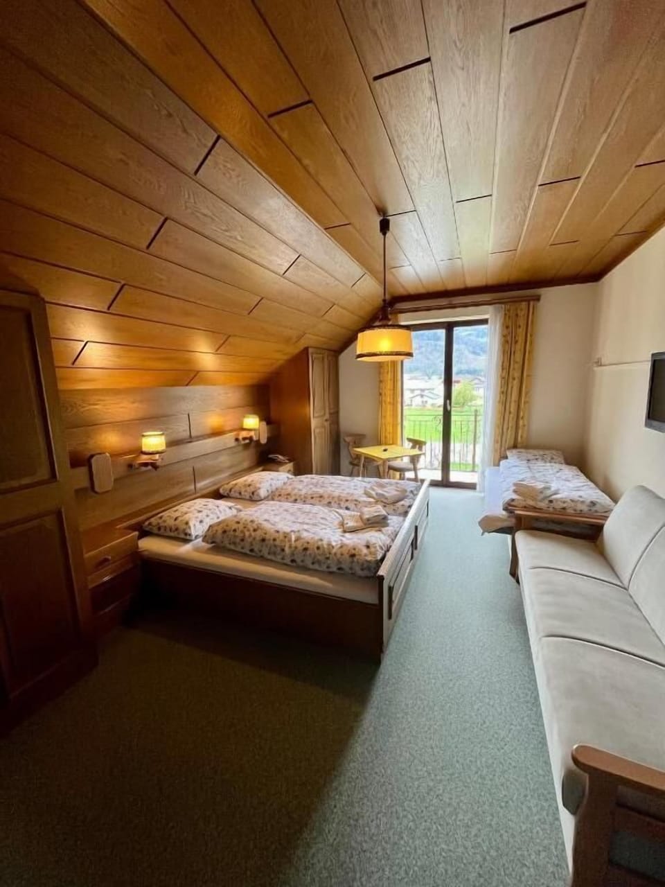Classic Triple Room | Free WiFi, bed sheets