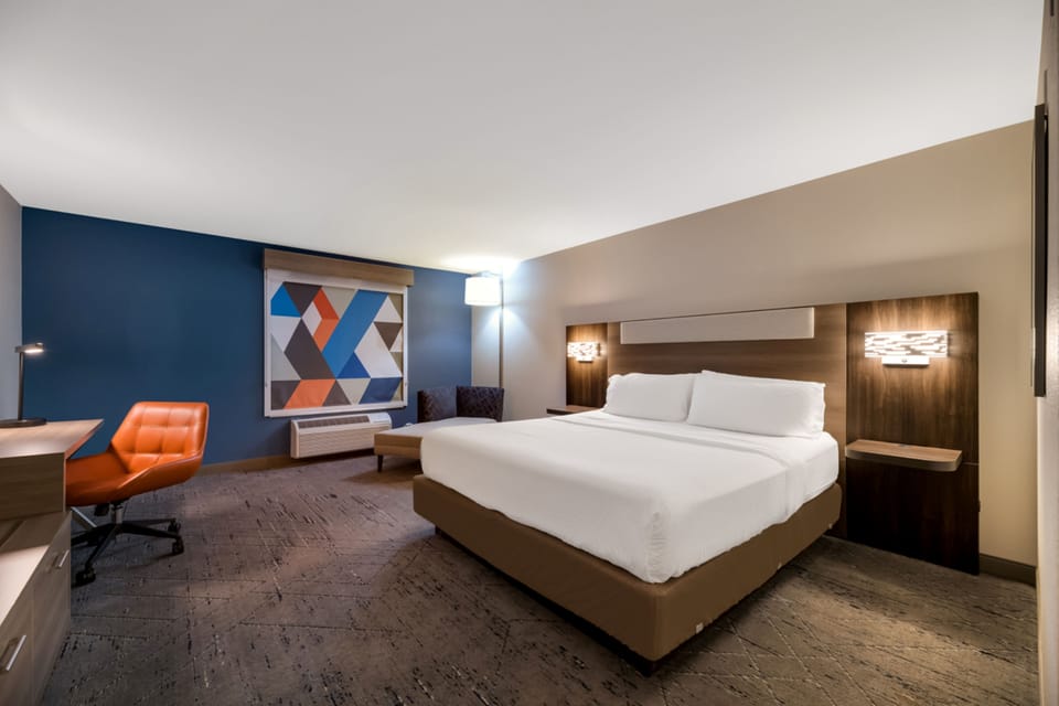Hypo-allergenic bedding available, in-room safe, desk, laptop workspace