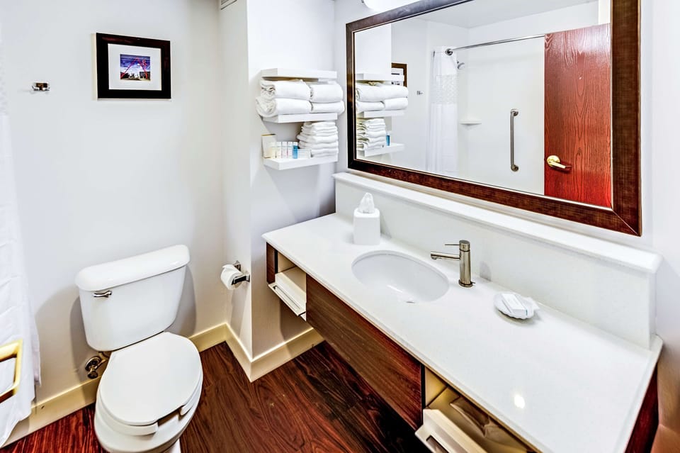 Combined shower/tub, deep soaking tub, free toiletries, hair dryer