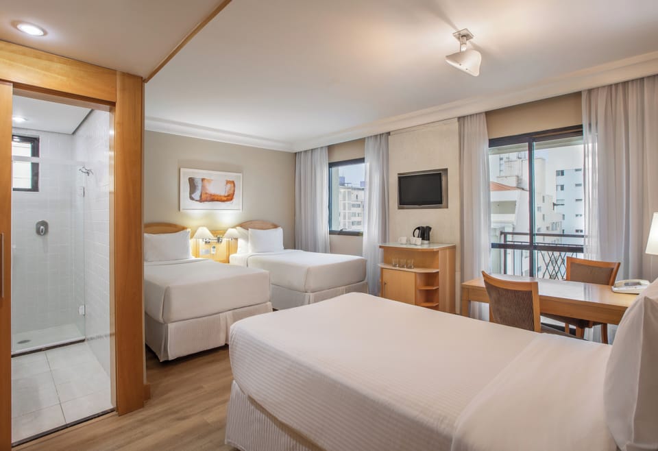 The Innside Triple Twin | Minibar, in-room safe, desk, blackout drapes